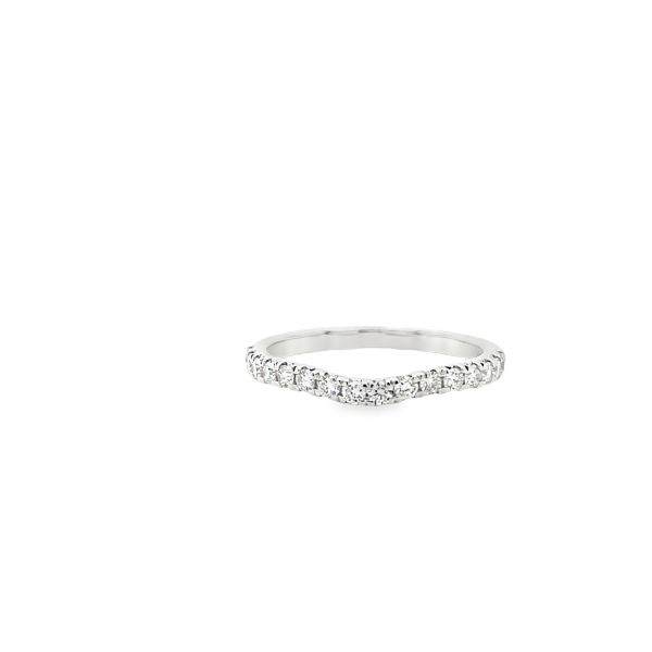lab grown diamond curved band in 14k white gold